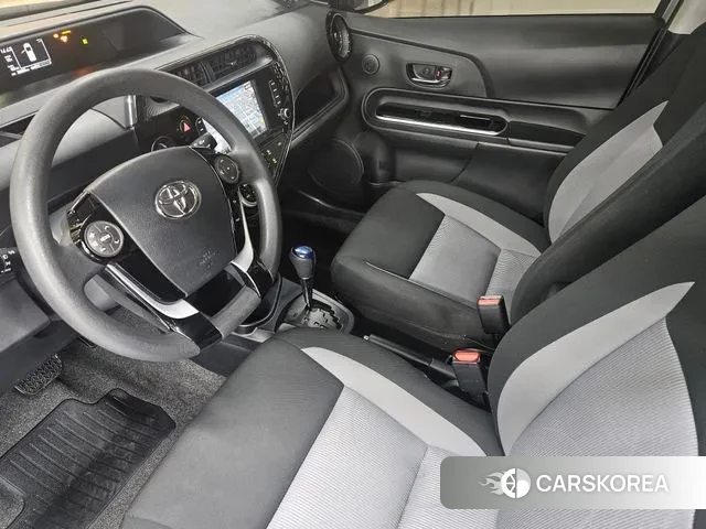 Toyota Prius C 2020 Серебристо-серый из Кореи, фото 3
