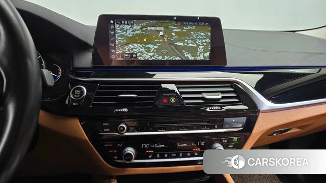 BMW 5 Series (G30) 2018 Белый из Кореи, фото 3