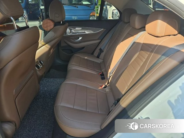 Mercedes-Benz E-Class W213 2019 Белый из Кореи, фото 3