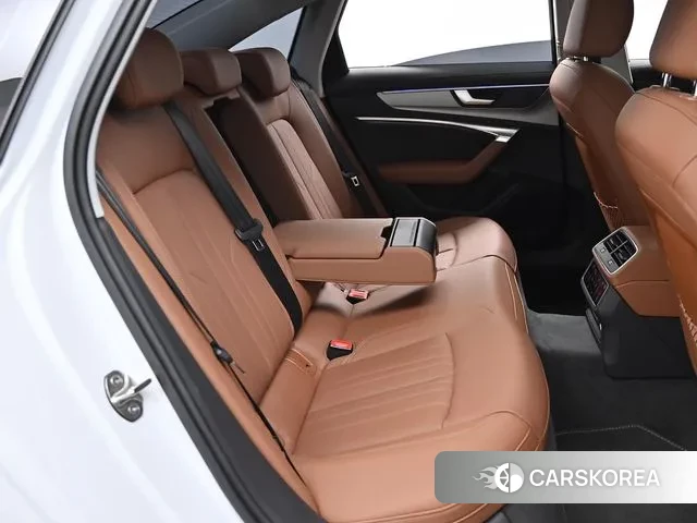 Audi A6 (C8) 2024 Белый из Кореи, фото 3