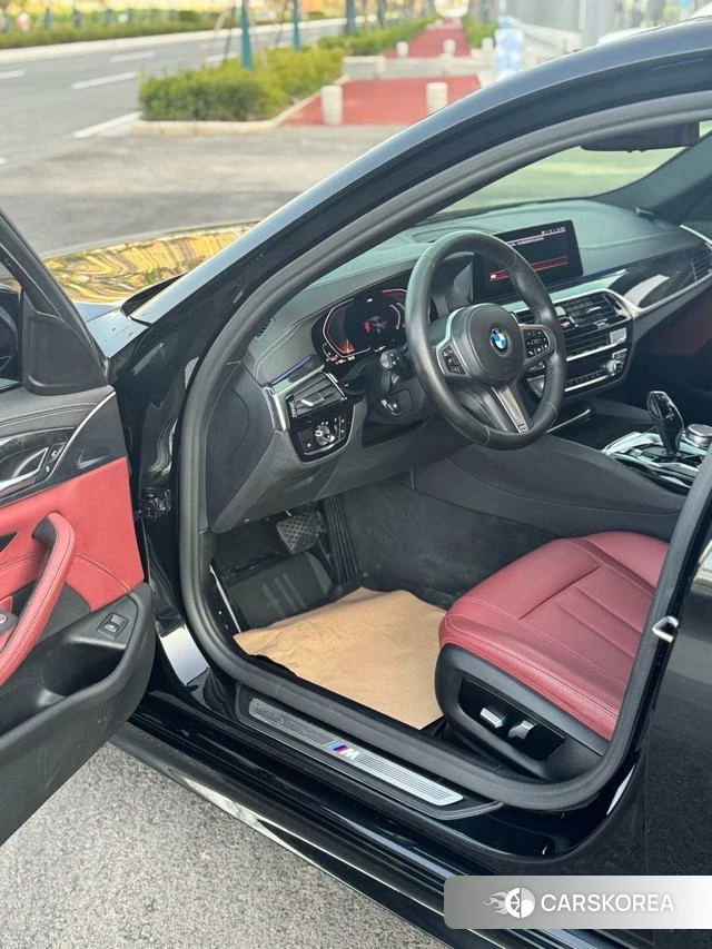 BMW 5 series 2020 Черный из Китая, фото 3