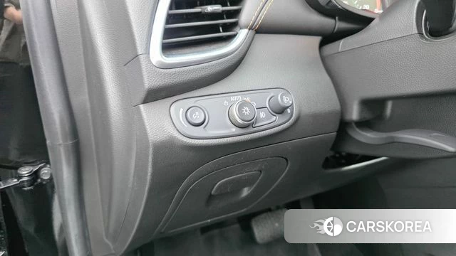 Chevrolet (GM Daewoo) The New Trax 2021 Белый из Кореи, фото 3