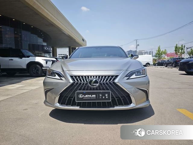 Lexus ES 2023 Серебристо-серый из Китая, фото 3
