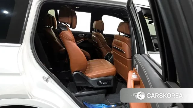 BMW X7 (G07) 2023 Белый из Кореи, фото 3