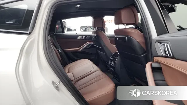 BMW X6 (G06) 2023 Белый из Кореи, фото 3