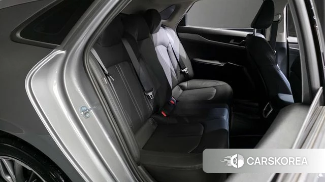 Kia K5 3rd generation 2023 Серебристо-серый из Кореи, фото 3
