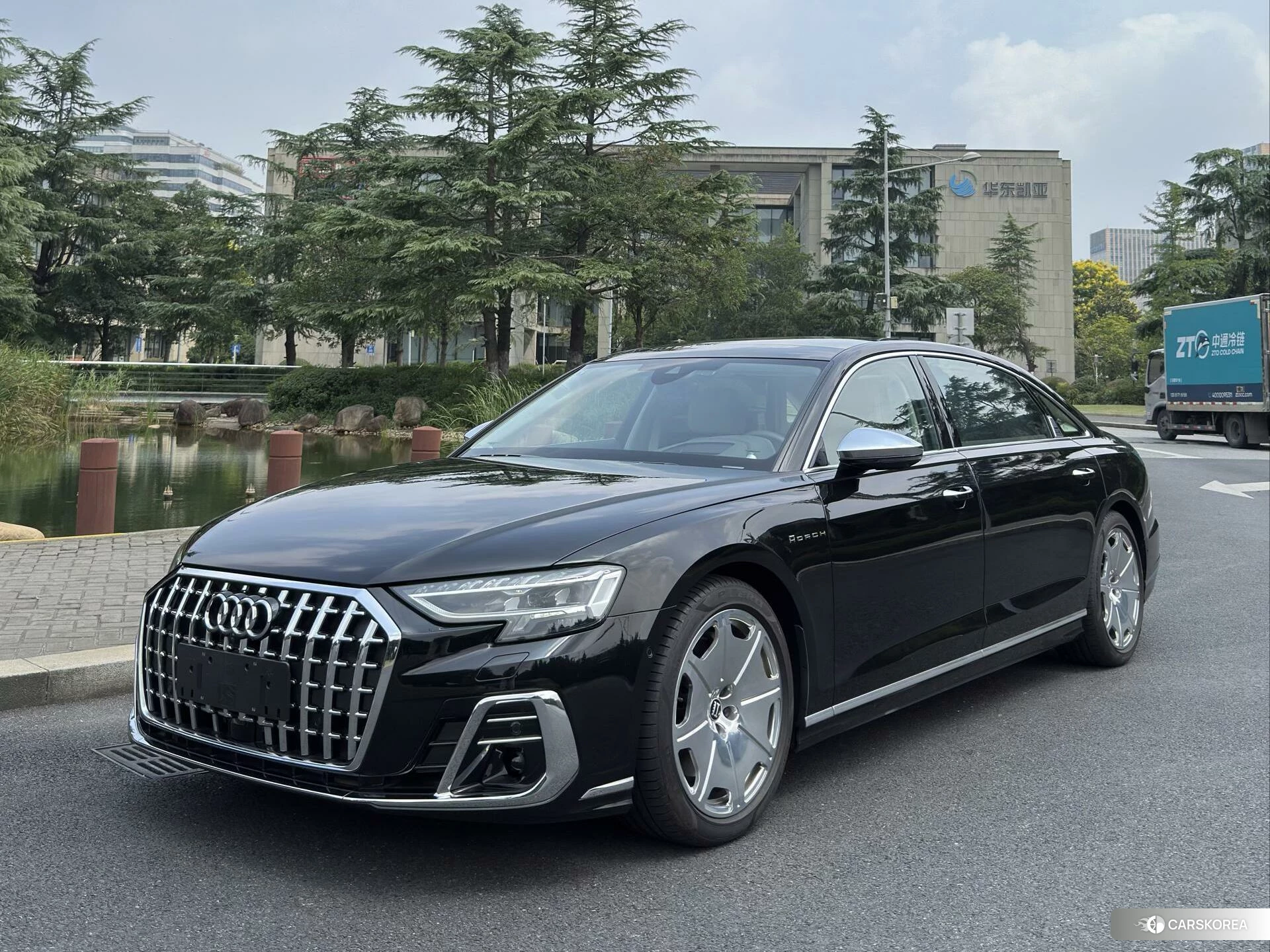 Audi A8 2022 Черный из Китая, фото 3