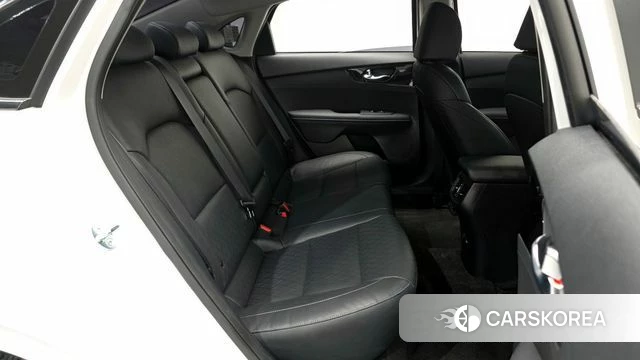 Kia The New K3 2nd generation 2022 Белый из Кореи, фото 3