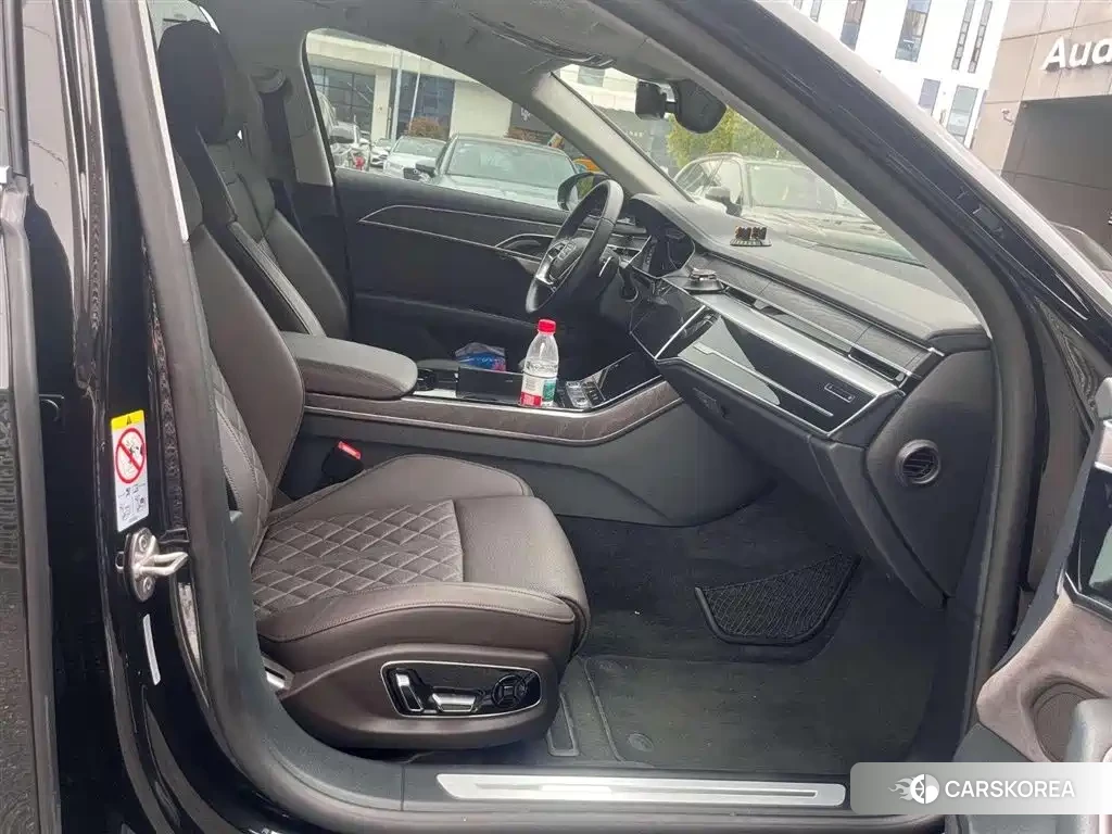 Audi A8 2021 Черный из Китая, фото 3