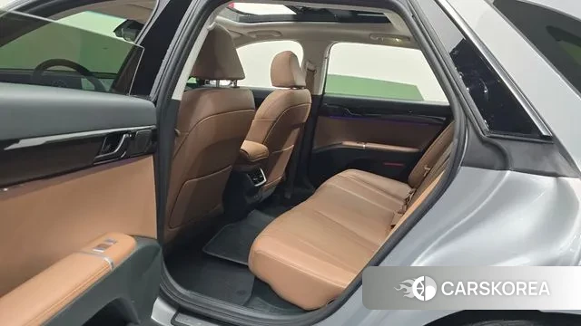 Hyundai Grandeur Hybrid (GN7) 2023 Серебристо-серый из Кореи, фото 3