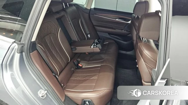 BMW 6 Series GT (G32) 2023 Серебристо-серый из Кореи, фото 3
