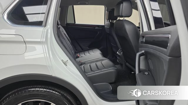 Volkswagen Tiguan second Generation 2022 Белый из Кореи, фото 3
