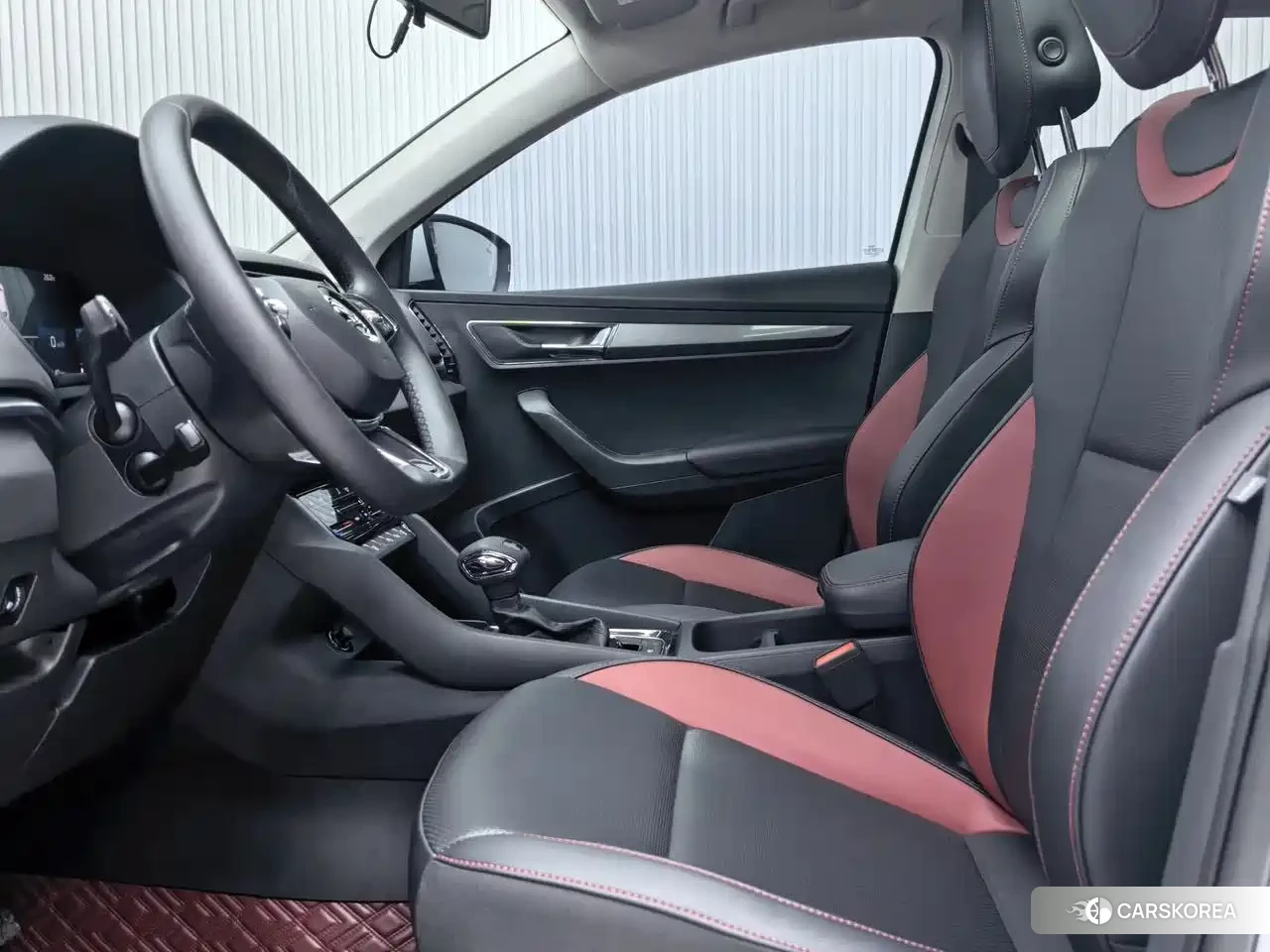 Skoda Krok 2023 Белый из Китая, фото 3
