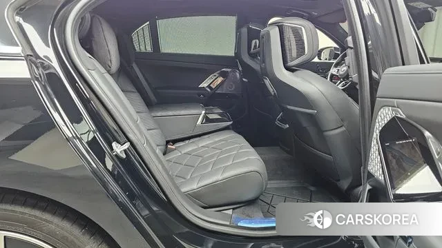 BMW 7 Series (G70) 2025 Черный из Кореи, фото 3