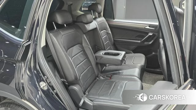 Volkswagen Tiguan Allspace 2023 Черный из Кореи, фото 3