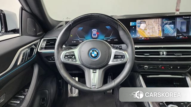 BMW i4 2023 Светло-серебряный цвет из Кореи, фото 3
