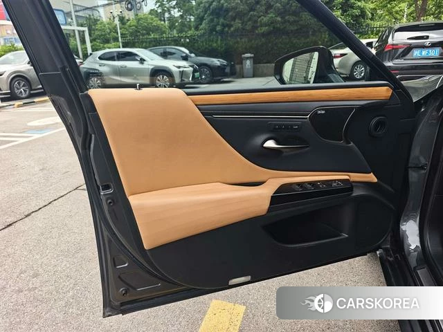 Lexus ES 2022 Серебристо-серый из Китая, фото 3
