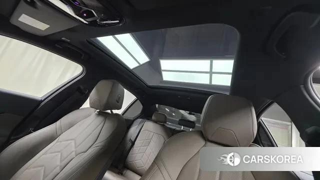 BMW 5 Series (G60) 2025 Белый из Кореи, фото 3