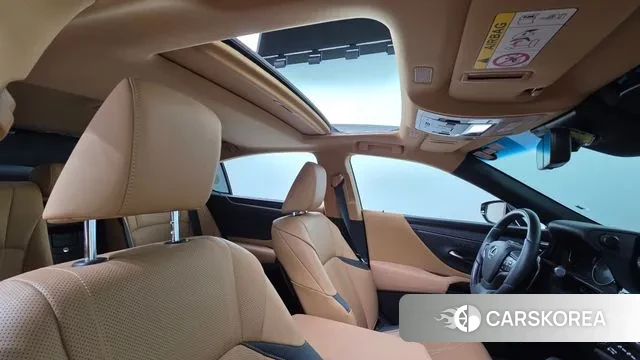 Lexus ES300h 7th generation 2023 Серебристо-серый из Кореи, фото 3