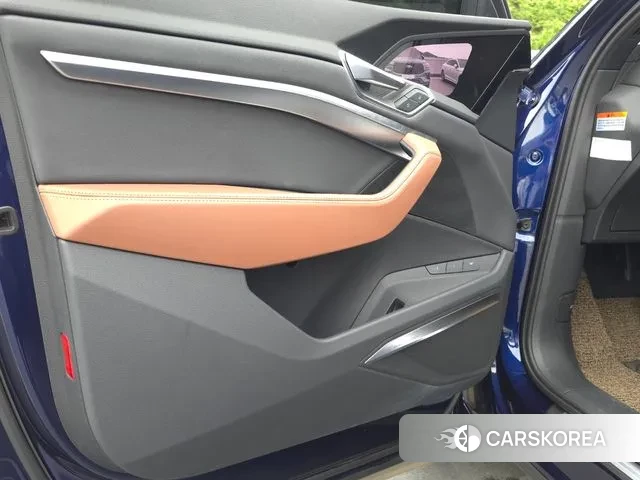 Audi e-Tron 2023 Синий из Кореи, фото 3