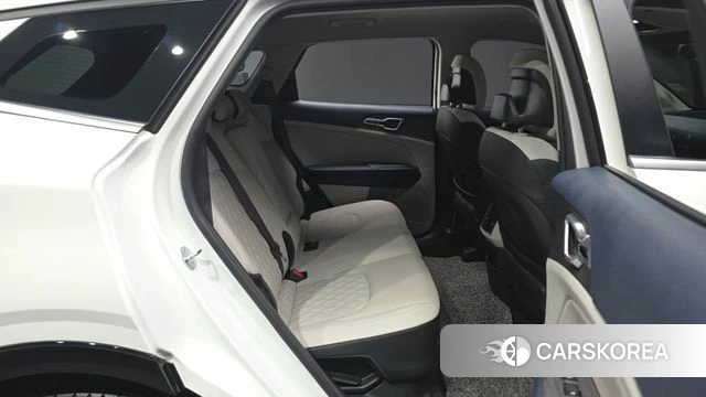 Kia Sportage 5th Generation Hybrid 2023 Белый из Кореи, фото 3