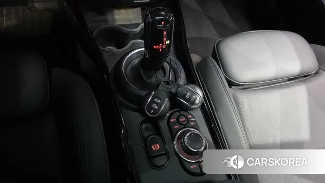 Mini Cooper Clubman 2023 Серебряный из Кореи, фото 3