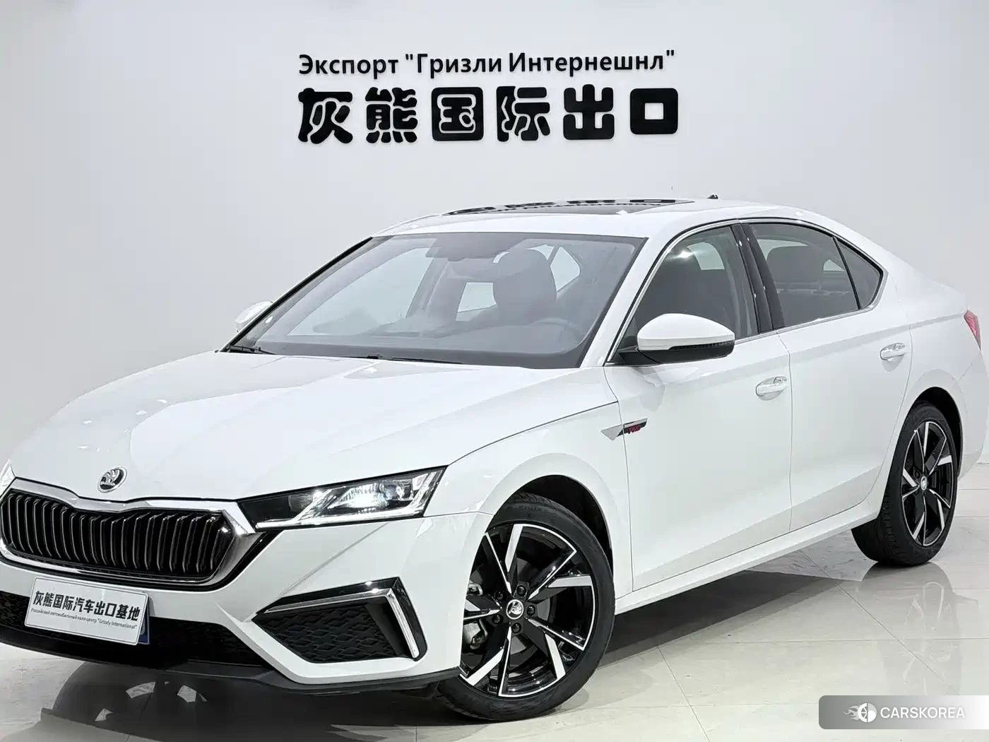 Skoda Octavia 2022 Белый из Китая, фото 3