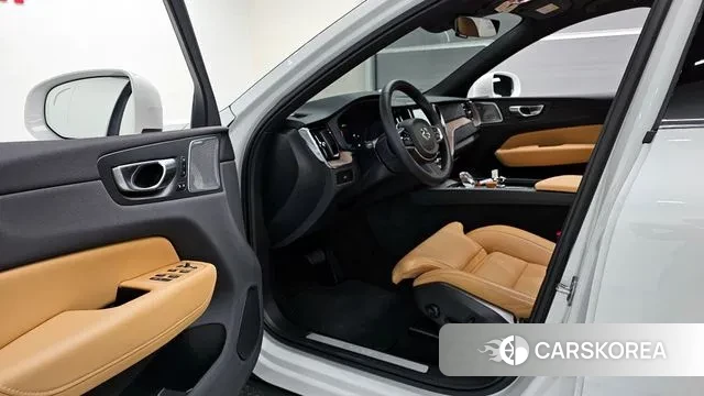 Volvo XC60 second Generation 2023 Белый из Кореи, фото 3