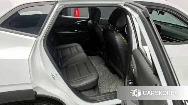 Chevrolet (GM Daewoo) Trax Crossover 2023 Белый из Кореи, фото 3