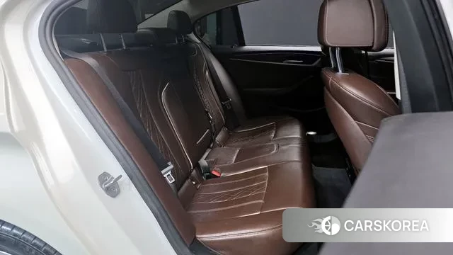 BMW 5 Series (G30) 2018 Белый из Кореи, фото 3