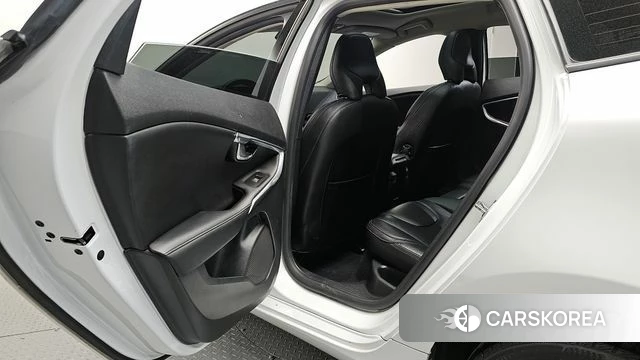 Volvo V40 2018 Белый из Кореи, фото 3