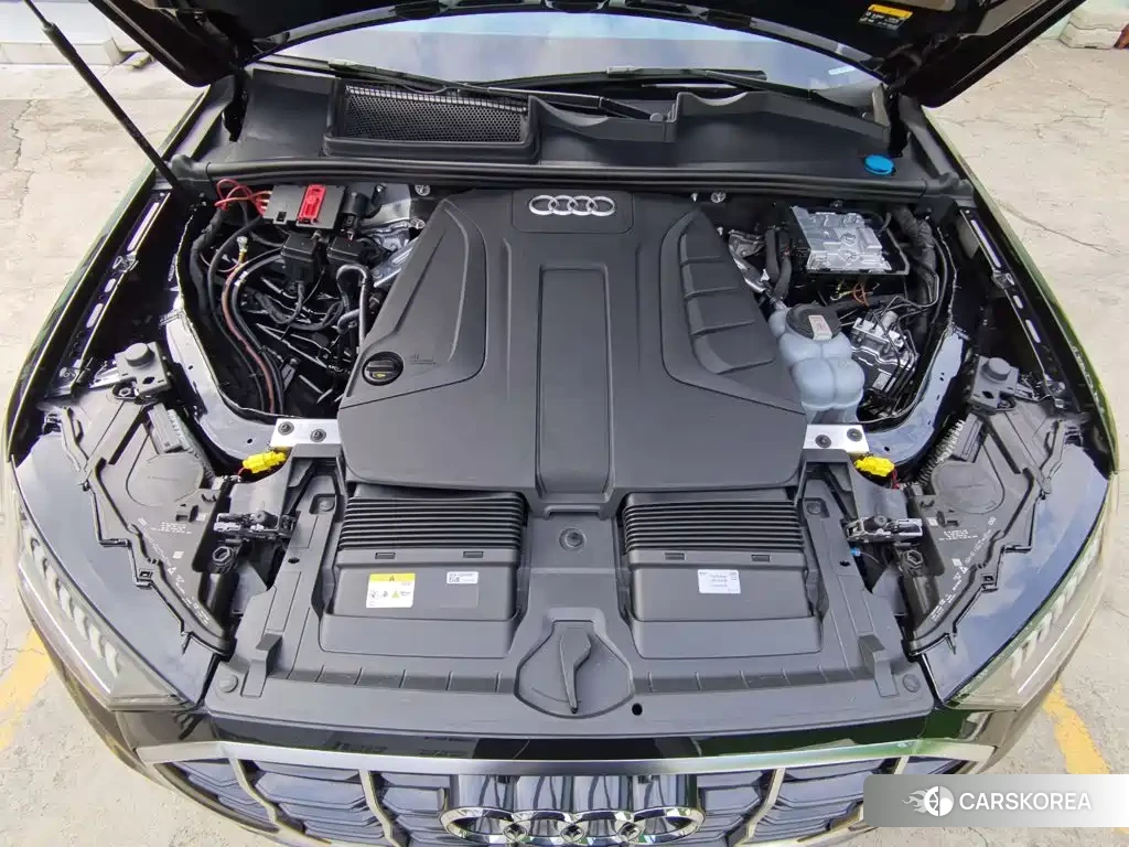 Audi Q7 2023 Черный из Китая, фото 3