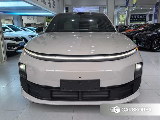 Ideal car Ideal L6 2026 Серебристо-серый из Китая, фото 3