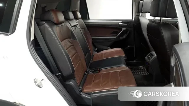 Volkswagen Tiguan Allspace 2024 Белый из Кореи, фото 3