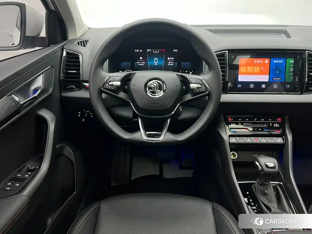 Skoda Karoq 2023 Белый из Китая, фото 3