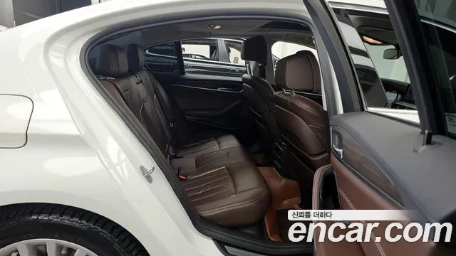 BMW 5 Series (G30) 2018 Белый из Кореи, фото 3