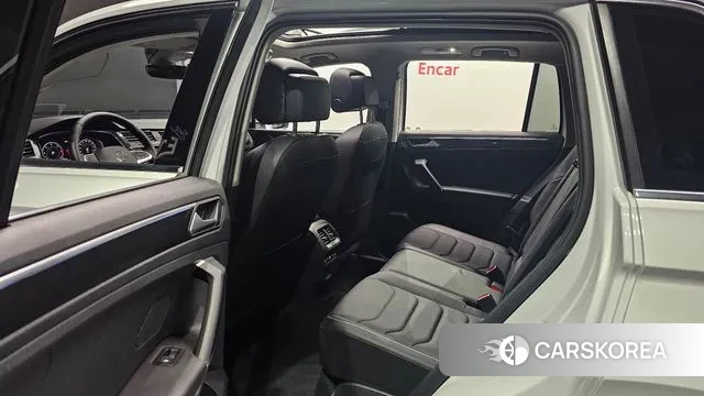 Volkswagen Tiguan second Generation 2022 Белый из Кореи, фото 3