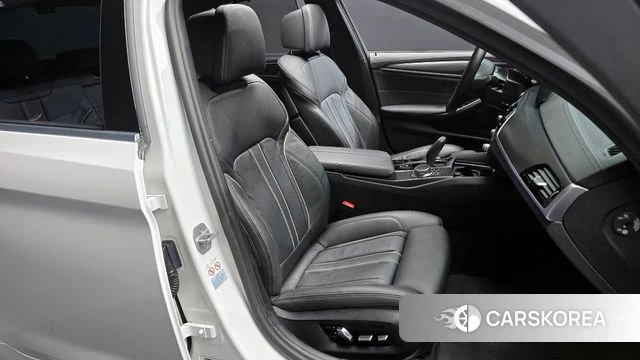BMW 5 Series (G30) 2022 Белый из Кореи, фото 3