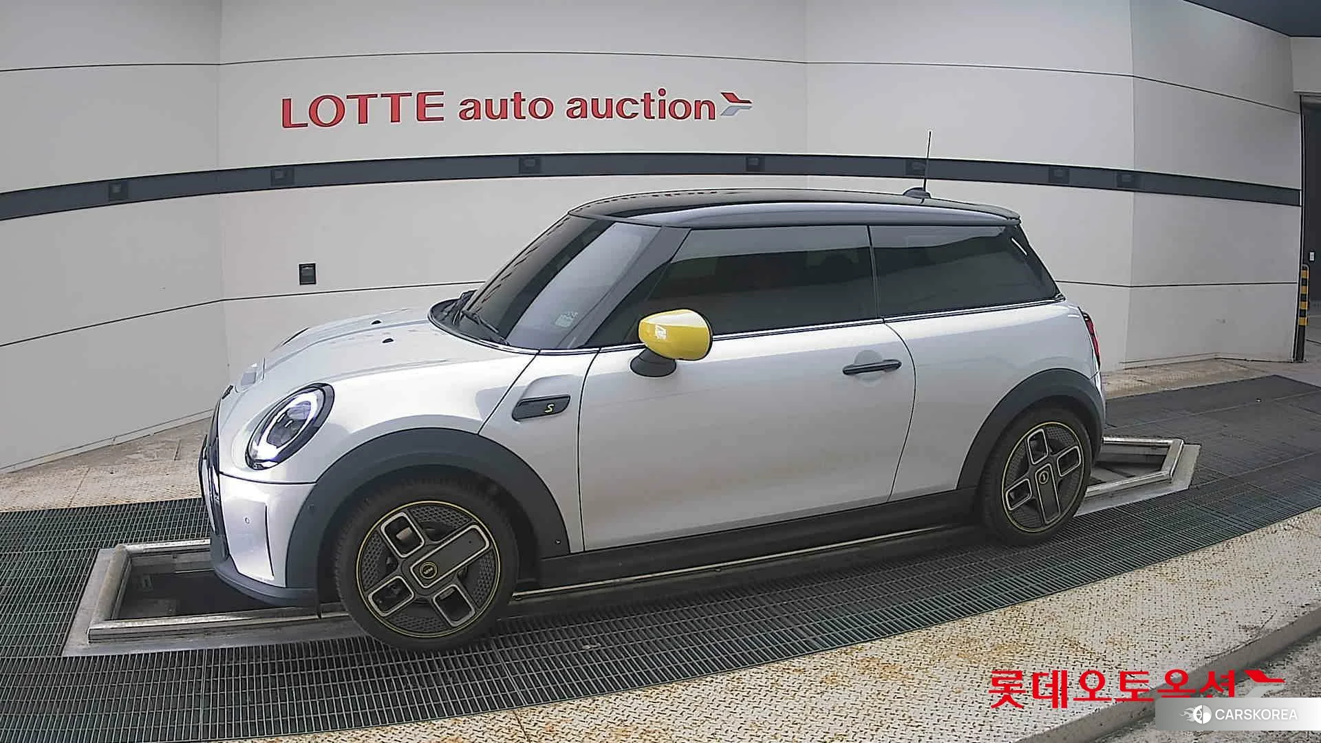 BMW MINI Cooper SE 2022 White Silver из Кореи, фото 3