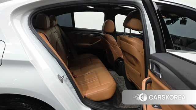 BMW 5 Series (G30) 2018 Белый из Кореи, фото 3