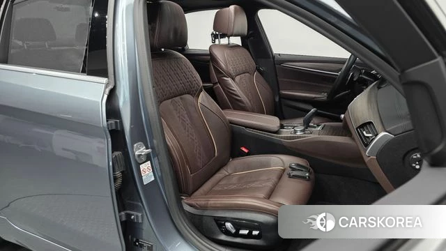 BMW 5 Series (G30) 2020 Небесно-голубой из Кореи, фото 3