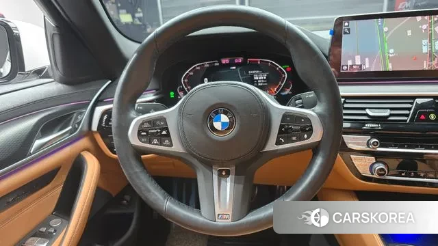 BMW 5 Series (G30) 2023 Белый из Кореи, фото 3