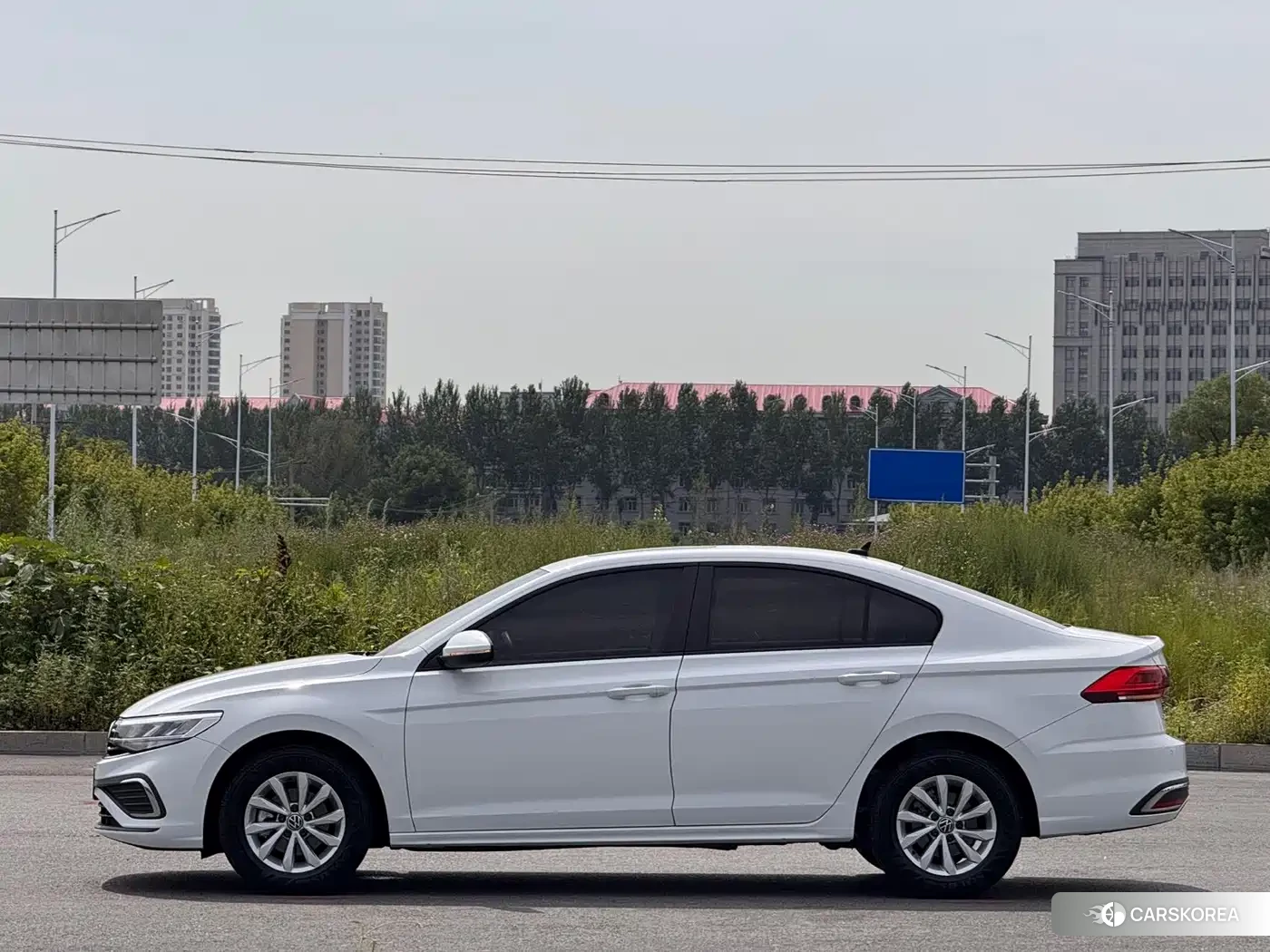 Volkswagen Bora 2023 Белый из Китая, фото 3