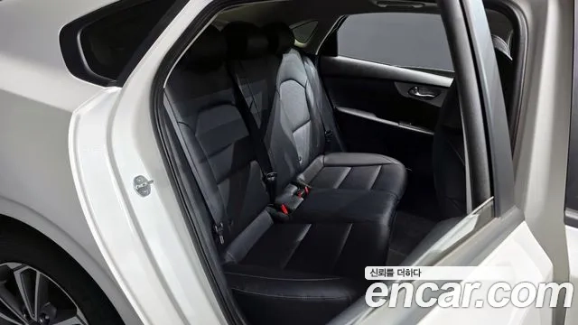 Kia The New K3 2nd generation 2021 Белый из Кореи, фото 3