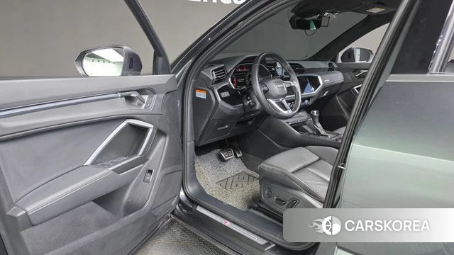 Audi Q3 (F3) 2023 Серый из Кореи, фото 3