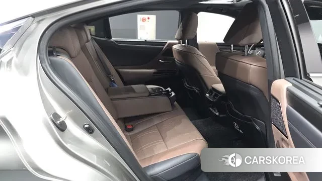 Lexus ES300h 7th generation 2023 Песочный из Кореи, фото 3