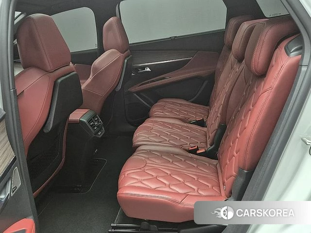 Peugeot 5008 second generation 2023 Белый из Кореи, фото 3