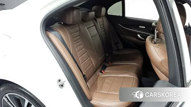 Mercedes-Benz E-Class W213 2022 Белый из Кореи, фото 3