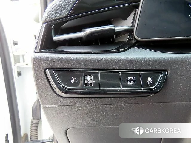 Kia Di Ol Nu Niro 2022 Белый из Кореи, фото 3