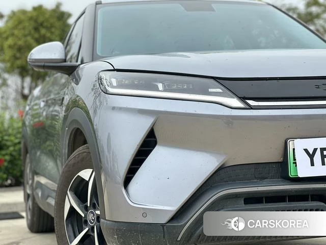 BYD Yuan UP 2025 Темно-серый из Китая, фото 3